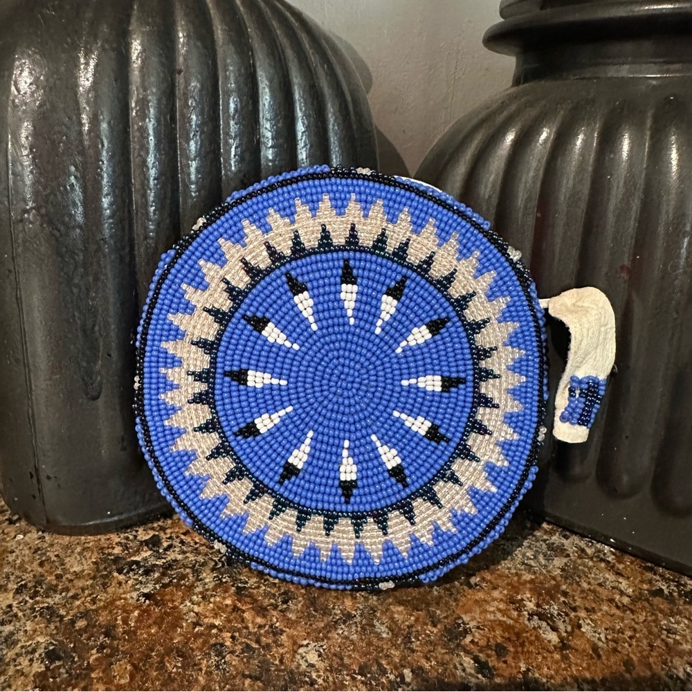 Native American Beaded Circular Coin Purse Wallet Lined leather hide zipper pull